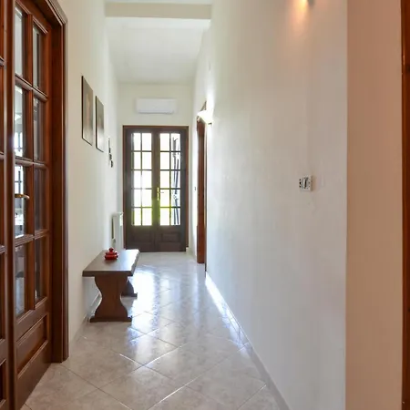 Pet Friendly In With Wifi Holiday home